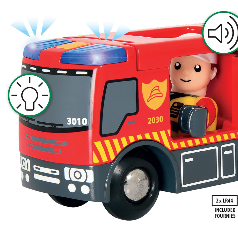 De brandweerwagen maakt geluid en heeft zwaailichten. De brandweerwagen maakt geluid en heeft zwaailichten.